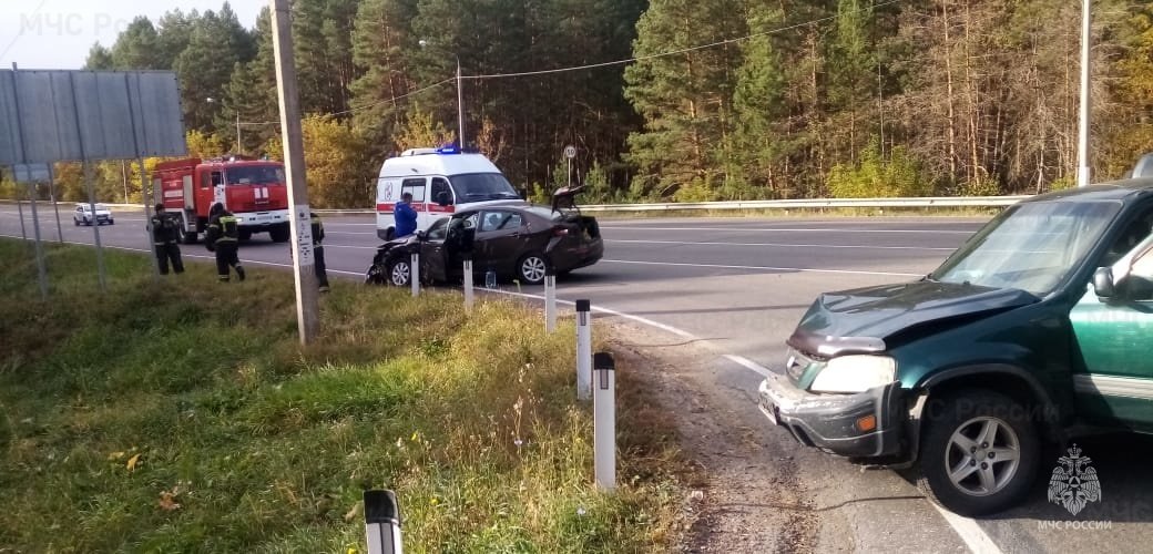 Спасатели МЧС принимали участие в ликвидации ДТП в Козельском районе, 4 км автодороги «Козельск-Сосенский»